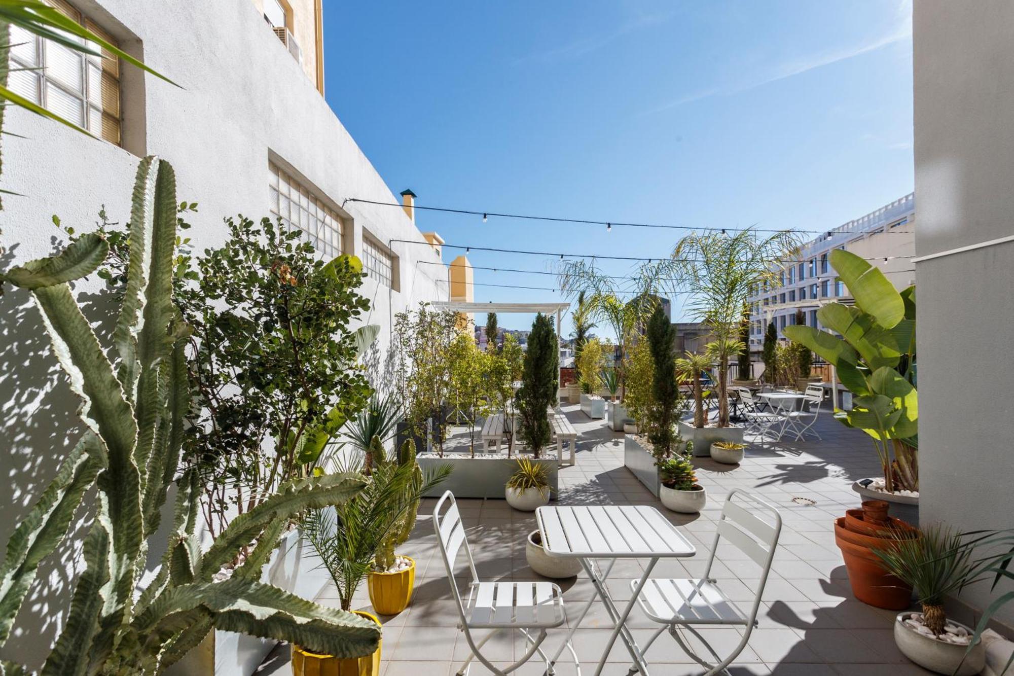 Red, Red Wine In Lisbon By Misha'S Place 3B Exterior photo